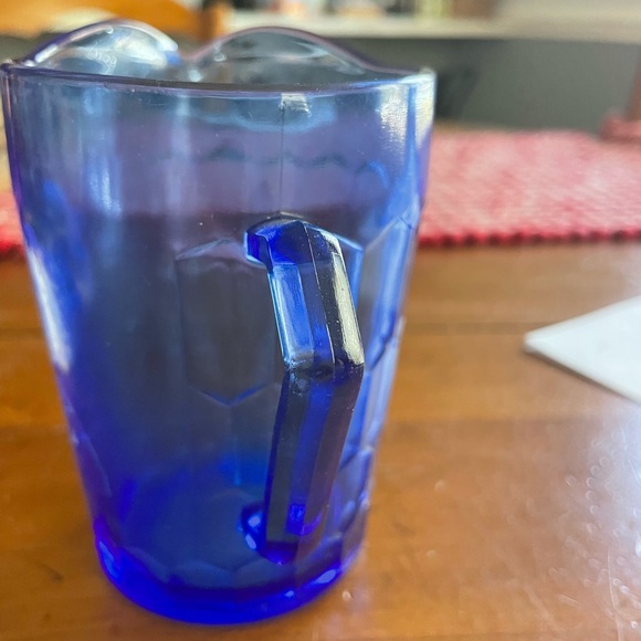 Cobalt blue glassware with Shirley Temple - Picture 2 of 4